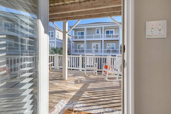 Vacation rental for 15 people, with yard in Ocean Isle Beach