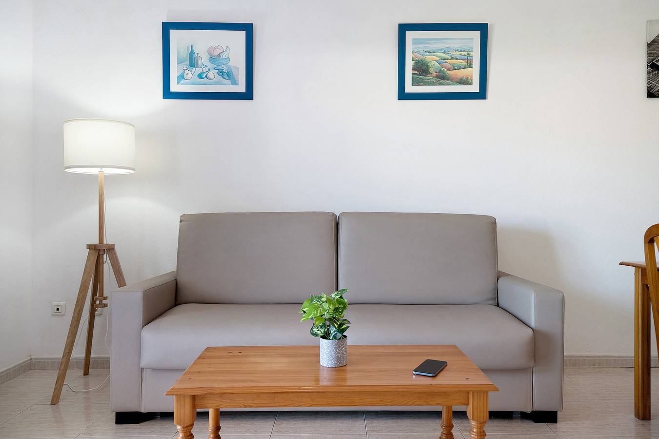 Entire apartment, Holiday Apartment “Callao Beach 10” with Mountain View, Terrace & Wi-Fi in Punta de las Mujeres, Haría