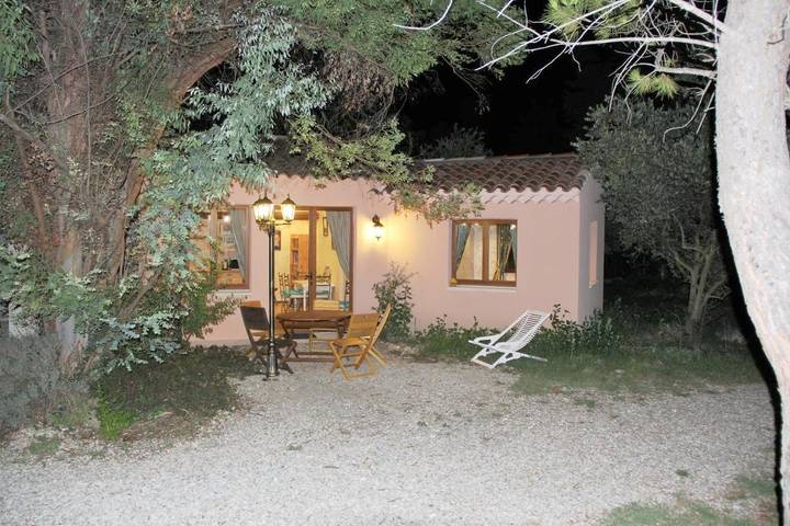 Location de vacances pour 5 personnes, avec piscine ainsi que vue et terrasse à Caumont-sur-Durance - 4