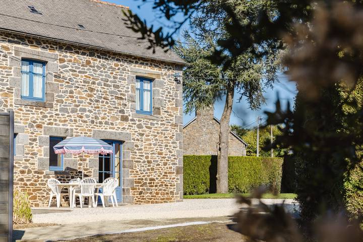 Location de vacances pour 5 personnes, avec jardin et terrasse à Plesder