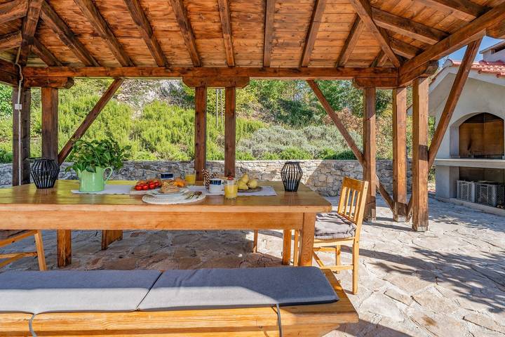 Hacienda Sylvia – abgeschiedene Villa mit 4 Schlafzimmern und 45 m2 beheiztem Pool in Makarska Riviera
