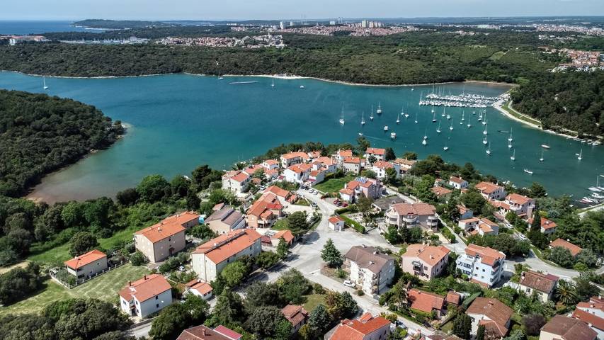 Appartement entier, Appartement de vacances pour 2 personnes avec terrasse in Banjole, Côte Sud d'Istrie