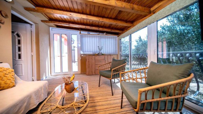 Villa pour 3 personnes, avec jardin ainsi que terrasse et jacuzzi dans Rab - 3