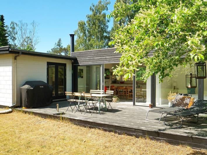 Ferieudlejning for 8 personer, med terrasse i Nykøbing Sjælland