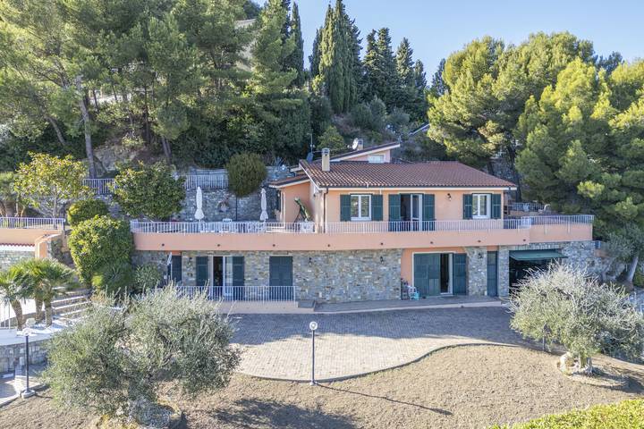 Ferienhaus mit Meerblick für 6 Personen, mit Garten und Whirlpool sowie Terrasse in Imperia - 4