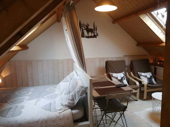 Studio entier, Studio 'Des Graumonts' , Wi-Fi et climatisation in Saint-Sauves-d'Auvergne, Parc naturel régional des Volcans d'Auvergne