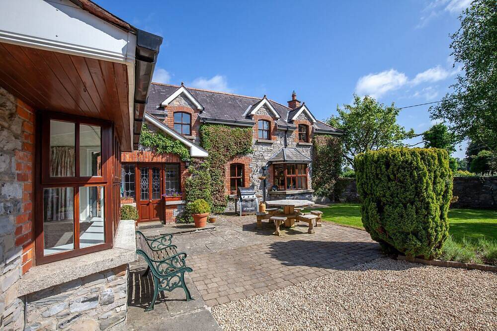 Beautiful Countryside Home just outside Dublin City with Hot Tub in Dunboyne, Rathoath