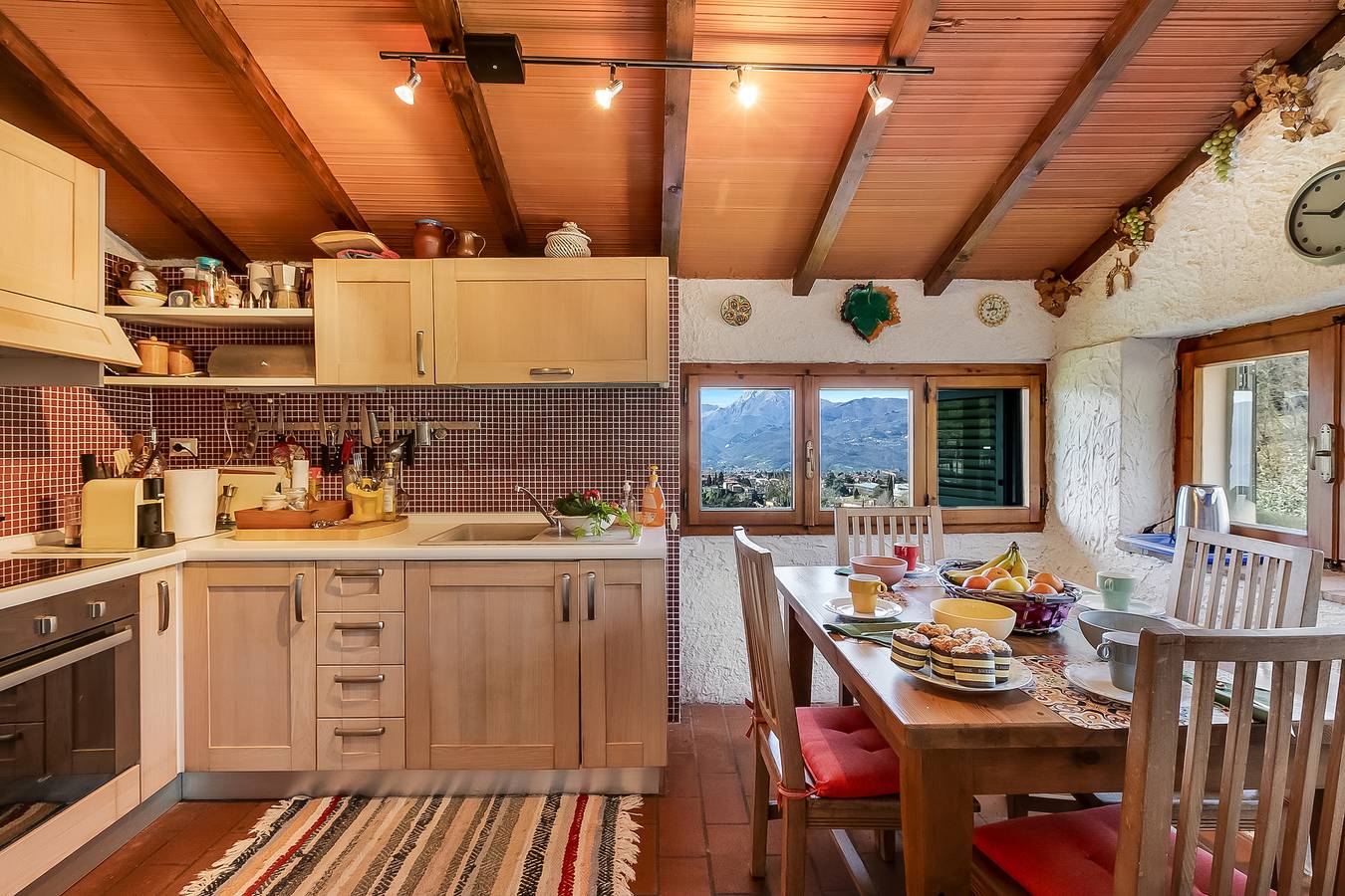 Family Friendly Rosa House Amazing View in Barga, Parco Regionale delle Alpi Apuane