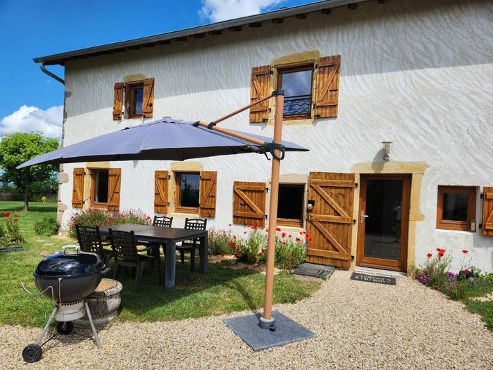 Gîte pour 4 personnes, avec terrasse et jardin à Tancon