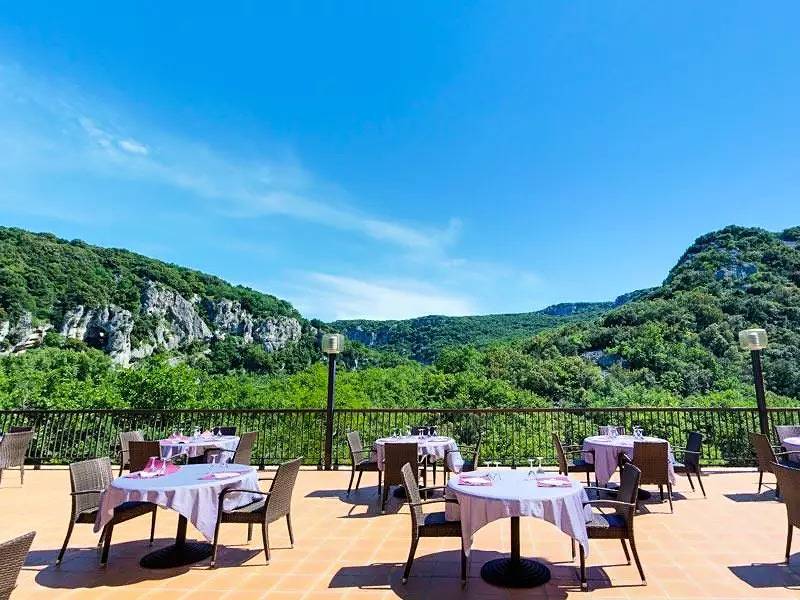 Pavillon 6- 1 Schlafzimmer + 1 Schlafzimmer Kabine + Terrasse + Klimaanlage + Tv - 40m2 6 Personen in Salavas, Gorges de l’Ardèche