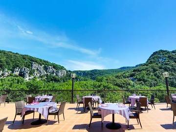 Mobil home pour 6 personnes, avec terrasse et piscine dans Le Pont d'Arc