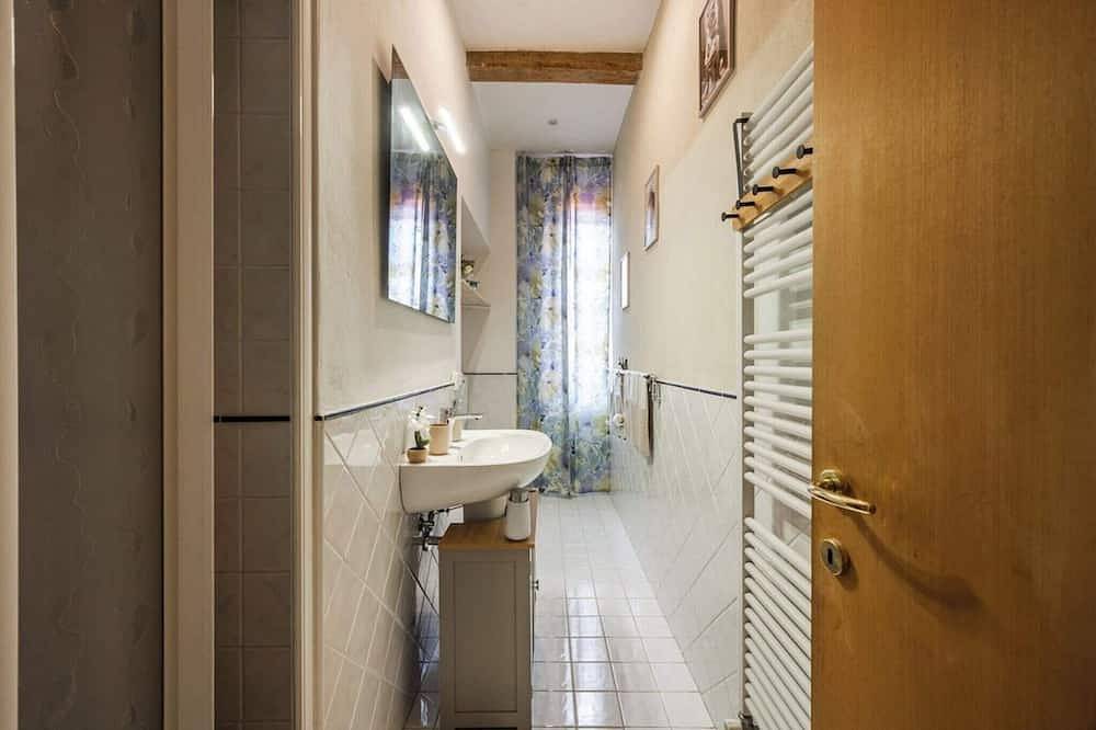 Entire apartment, Binario11: Center, Station, Netflix in Modena, Modena Province