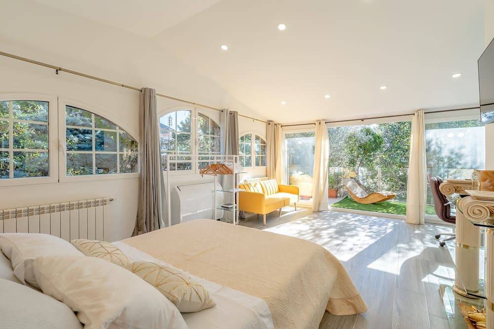 5-Suite Madrid Luxury Villa with Oasis, Pool, Spa, Gym, Club and 24/7 Concierge in Las Rozas de Madrid, Madrid Province