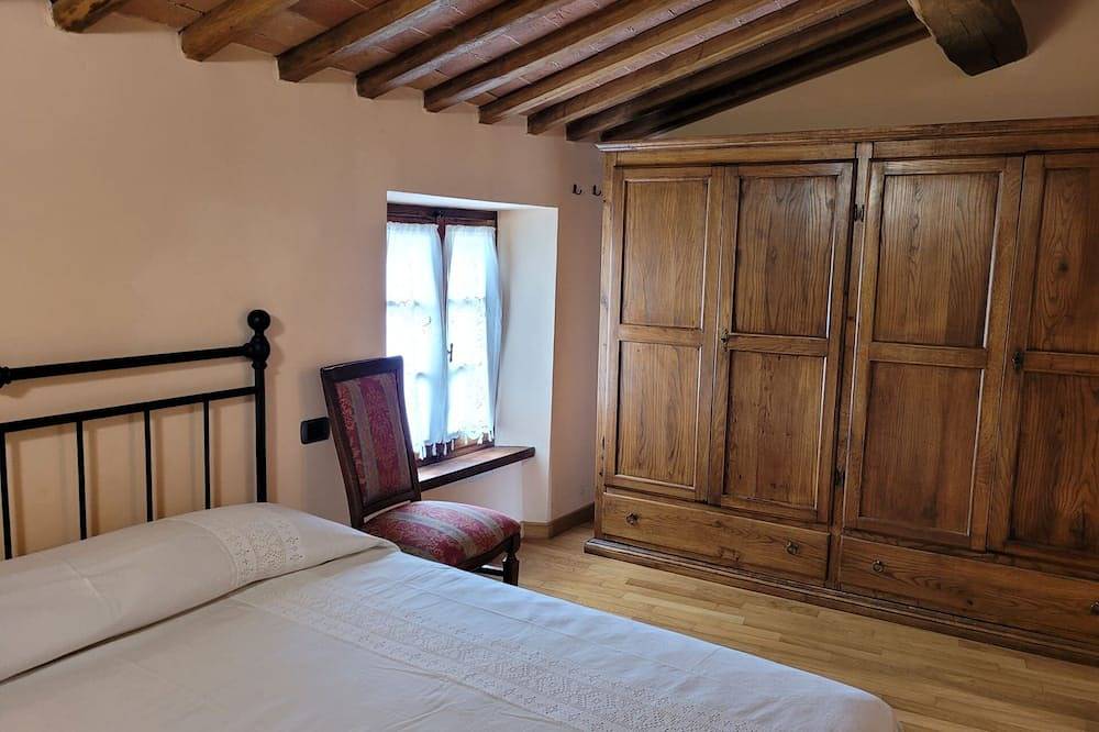 Geheel appartement, Romantic apartment located in a hamlet in the Sienese countryside in Monticiano, Provincie Siena