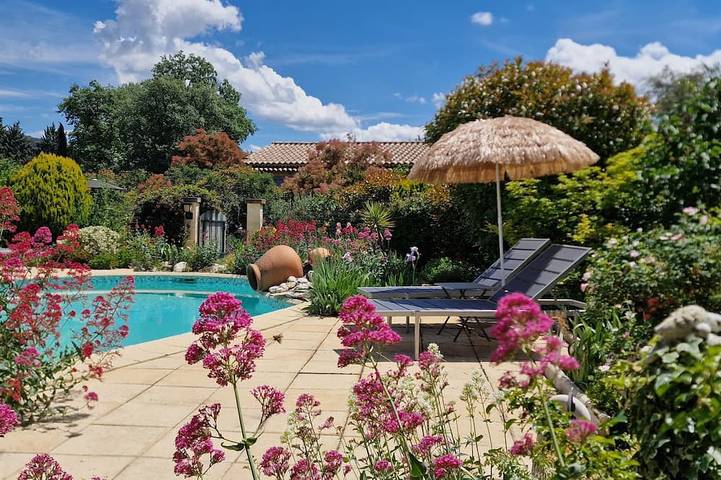 Location de vacances pour 4 personnes, avec jacuzzi ainsi que jardin et terrasse à Saint-Saturnin-lès-Apt - 2