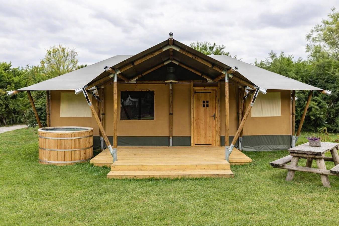 Wb Resort Gmbh — Glamfield Lodge Ii mit Hot Tub | 6 Pers. in Wilsum, Landkreis Grafschaft Bentheim