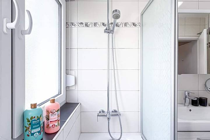 Ganze Wohnung, Helles Designer-Apt. | Terrasse & Gratis-Parken in Frankenalb