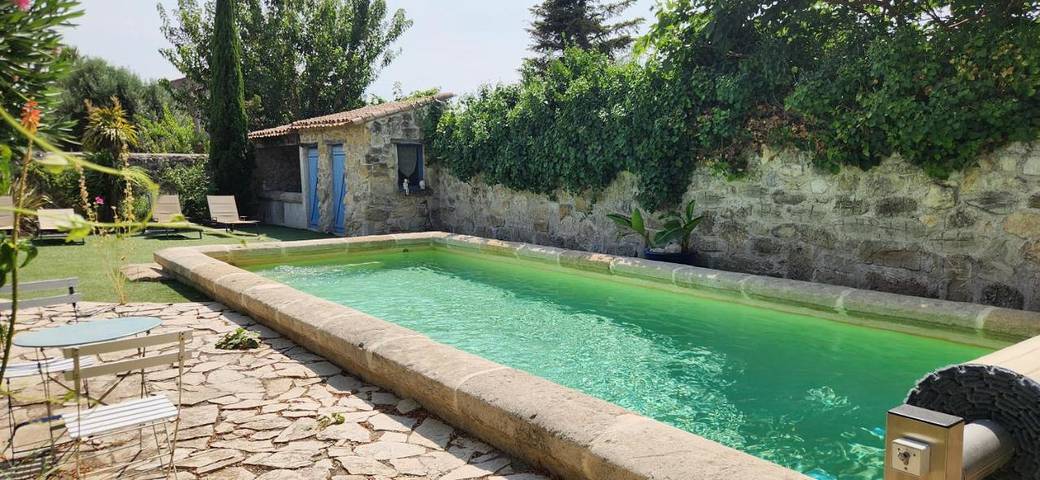 Location de vacances pour 2 personnes, avec Terrasse et Jardin ainsi que Piscine et Vue à Nissan-lez-Enserune - 2