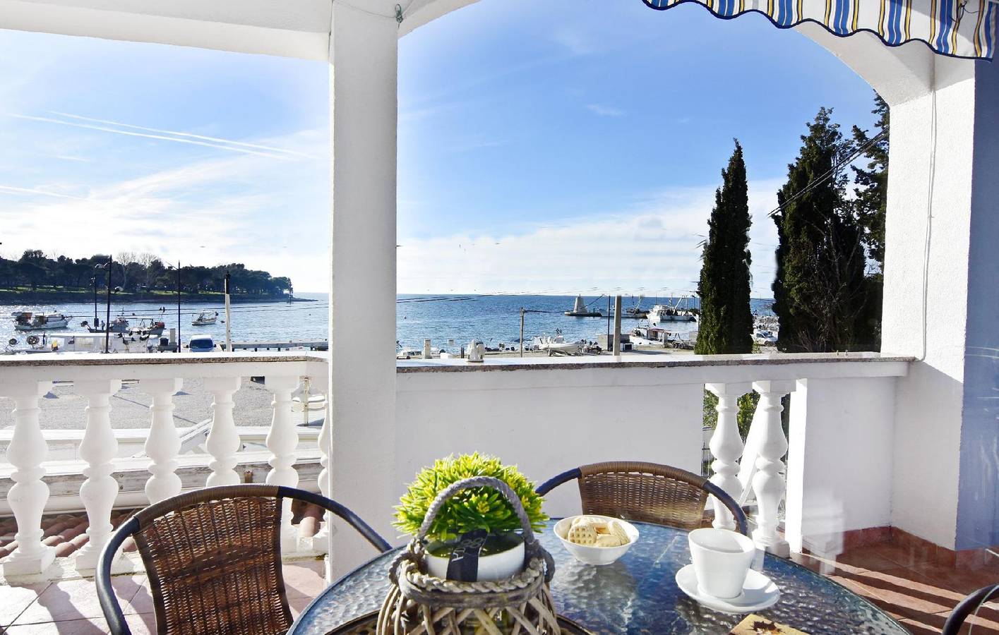 Ganze Ferienwohnung, Schöne Wohnung in Savudrija mit Möblierter Terrasse und Meerblick in Savudrija, Umag und Umgebung