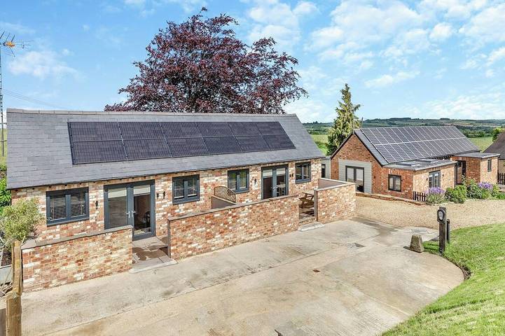 Glamping for 2 people, with garden in Oxfordshire