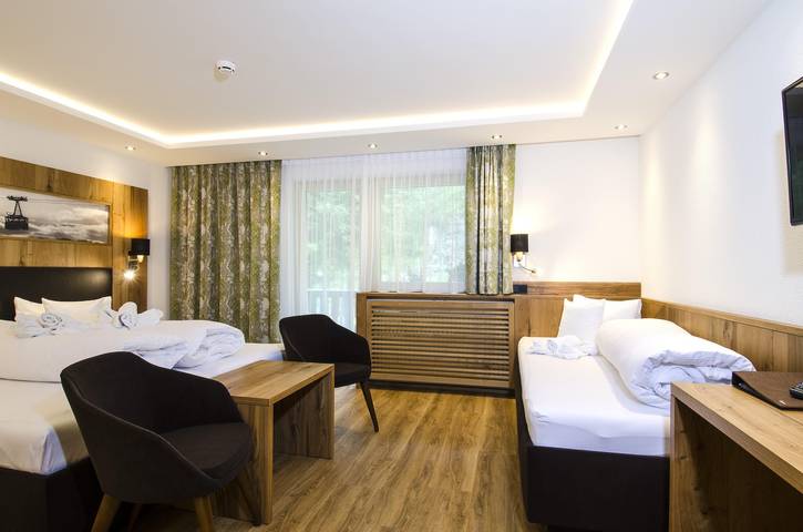 Ganze Ferienwohnung, Dreibettzimmer mit Dusche, Wc in Ischgl, Verwall