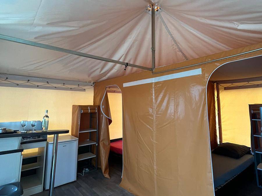 Flower Camping Les Cadenières - Bungalowzelt 5 personen - Zeltbungalow Standard 20m² 2 Schlafzimmer - gemeinsame Sanitäranlagen - ohne Klimaanlage 1/5 pers. in Villecroze, Draguignan Region