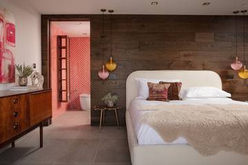 Holiday Home for 12 People in Mawgan Porth, Cornwall, Photo 2
