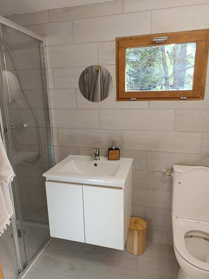 Chambre d’hôte pour 2 personnes, avec jardin et vue ainsi que piscine et terrasse, animaux acceptés dans Parc naturel régional des Préalpes d'Azur - 2