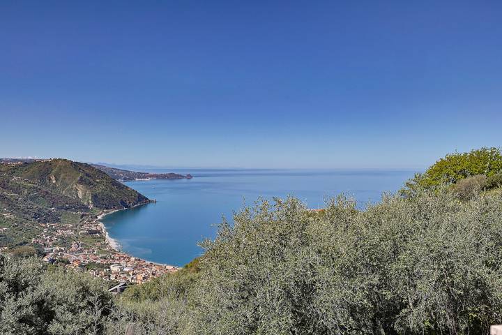 Casa Santo Stefano – Panoramic Villa with Sea Views, Pet-Friendly, 6 km from the Beach in Gioiosa Marea, Messina Province