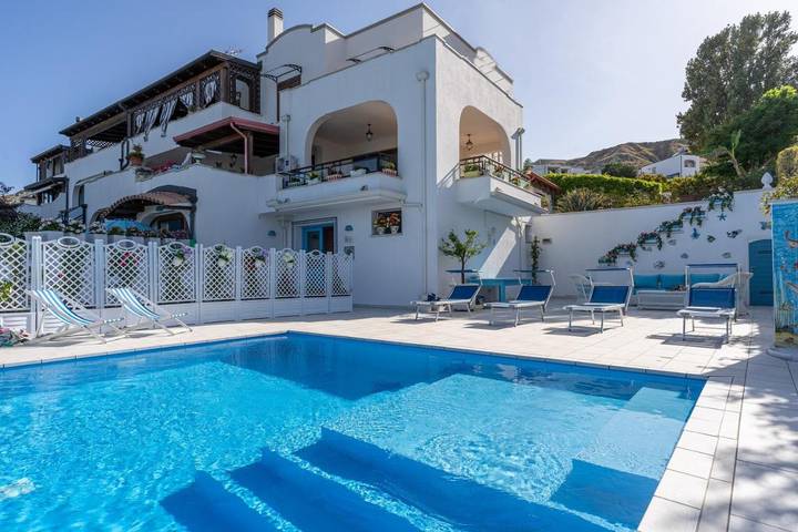 Casa vacanza per 2 persone, con giardino e piscina a Crotone