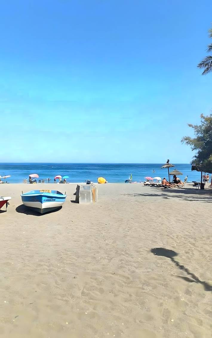 Apartamento entero, Ático en primera línea de playa: 3 dormitorios dobles, 2 baños in San Luis de Sabinillas, Manilva