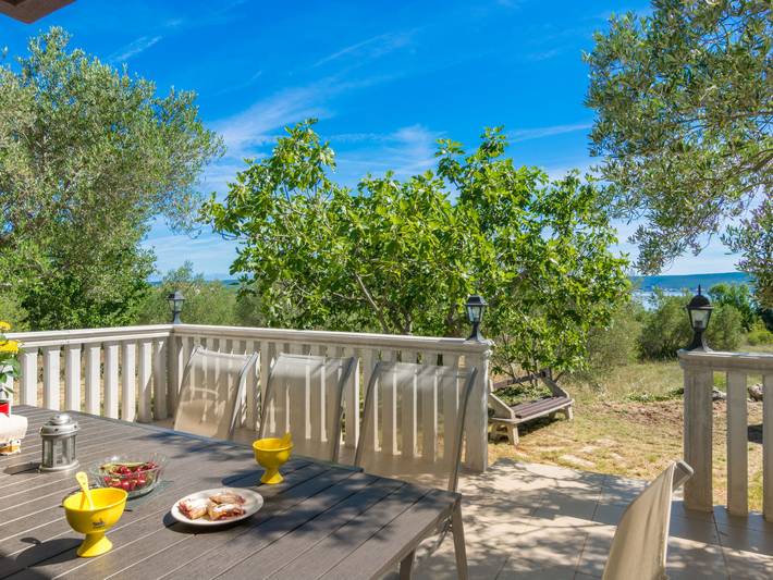 Ferienhaus für 8 Personen, mit Balkon und Terrasse sowie Garten auf Pasman