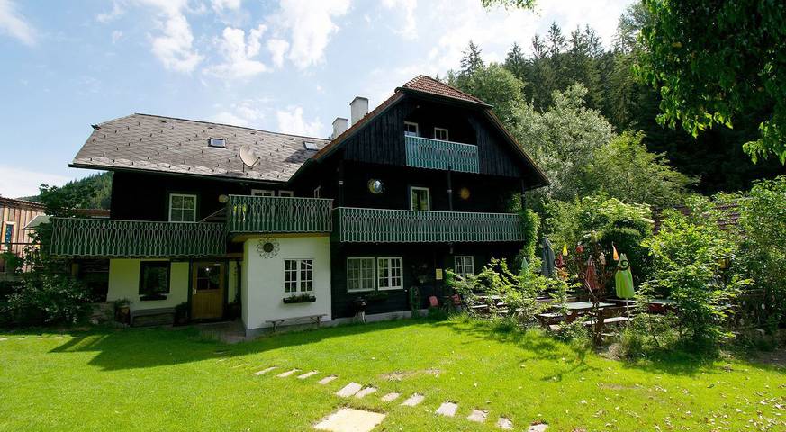 Ferienhaus für 29 Personen, mit Terrasse und Garten in Hochsteiermark