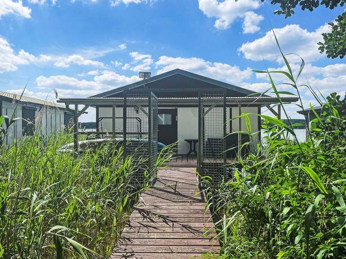 Ferienhaus für 3 Personen, mit Terrasse und Seeblick im Ruppiner Land
