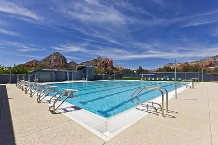 Vacation apartment for 2 people, with yard and pool in Arizona