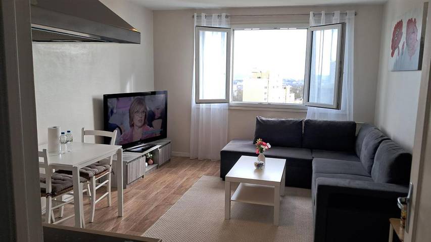 Gîte pour 4 personnes, avec vue ainsi que vue sur le lac et piscine à Canteleu - 3