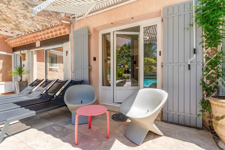 Hel lejlighed, "Chambre Saumon" Apartment with Shared Pool, Wi-Fi, and Air Conditioning in Bédoin, Regional Naturpark i Mont-Ventoux