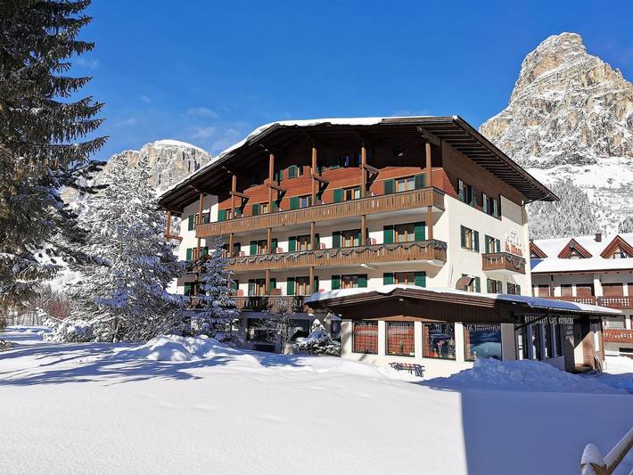 Hotel für 2 Personen, mit Whirlpool und Garten in Corvara in Badia