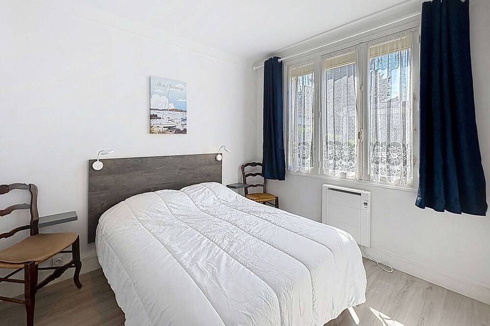 Gemütliches Ferienhaus mit Garten, 150m zum Strand, 2 Sz, Terrasse, nahe Jullouville Geschäfte in Jullouville, Côte de la Déroute