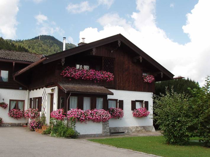 Ferienwohnung für 4 Personen, mit Ausblick und Terrasse sowie Garten, kinderfreundlich in Kreuth - 2