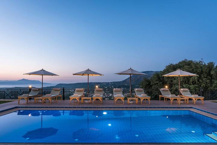 Location de vacances pour 11 personnes, avec terrasse et jardin dans Vámos