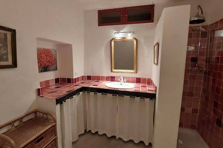 Sublime terrace house in the heart of the village of Roussillon in the Luberon in Roussillon, Parc naturel régional du Luberon
