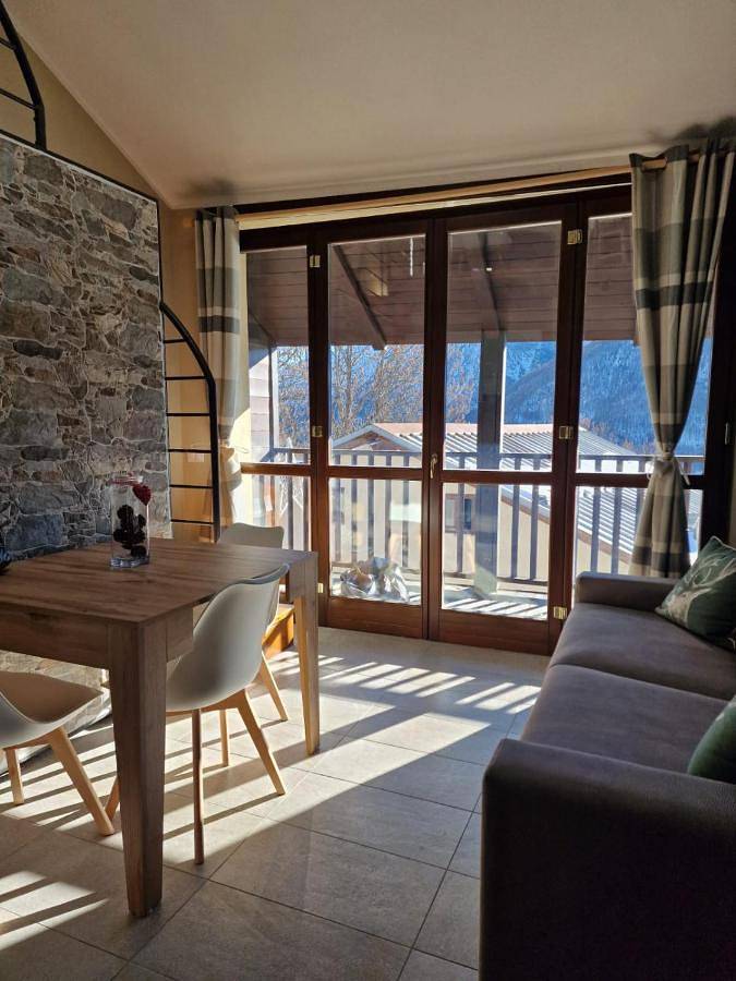 Appartement entier, Home holidays- attico arc en ciel in Sestrières, Via Lattea