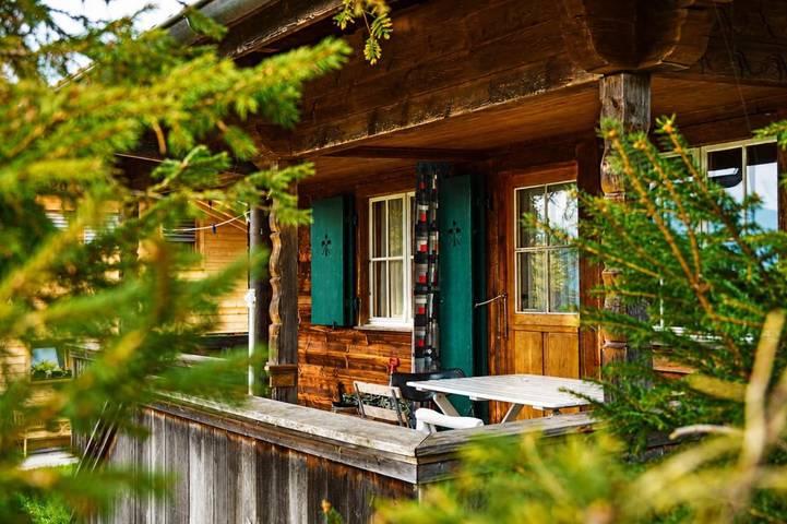 Ferienwohnung für 5 Personen, mit Balkon und Terrasse sowie Garten und Ausblick in Aeschi bei Spiez