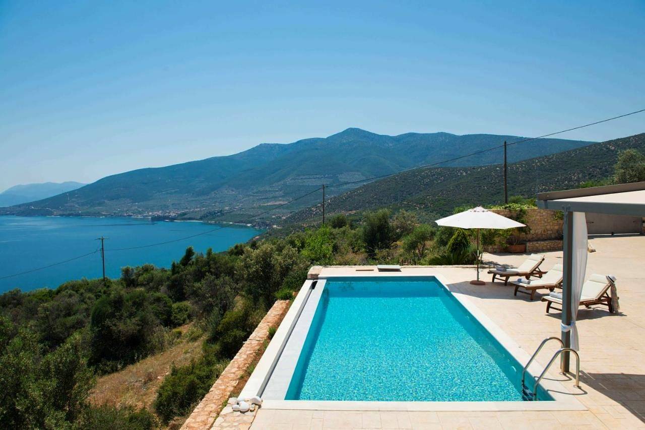 Superior Villa in Xiropigado, Kinuria