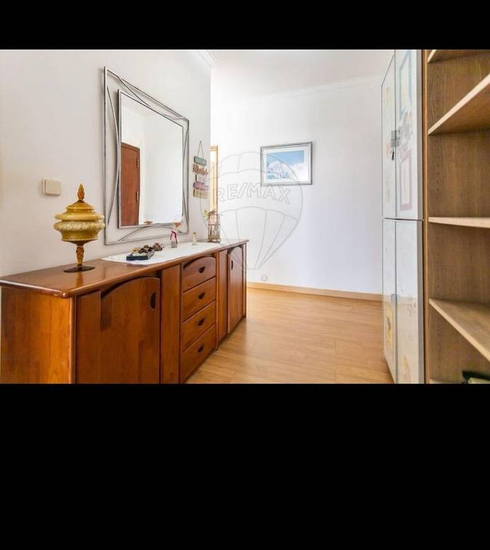Apartamento de férias para 15 pessoas, com piscina e vista e ainda varanda em Corroios