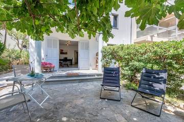 Gîte pour 4 personnes, avec terrasse dans Port De La Pointe Croisette