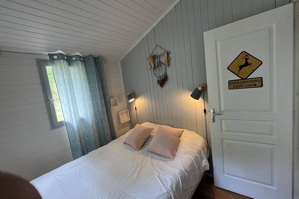 Chalet Canadien en bord d'étang in Saint-Laurent-des-Hommes, Périgord Blanc