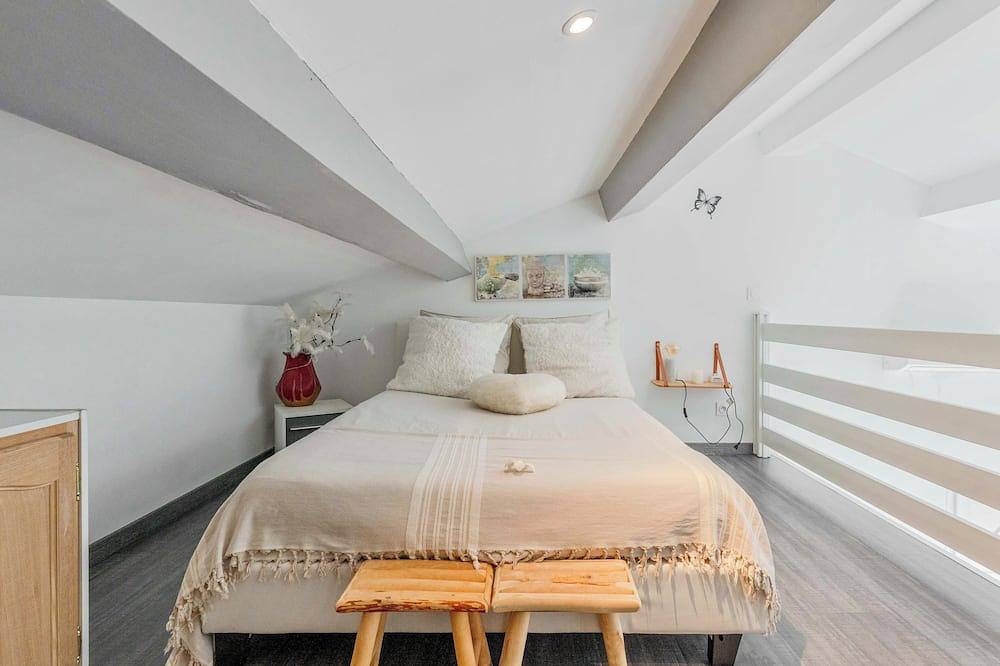 Heated pool house 200 mins from the beaches. in Rayol-Canadel-sur-Mer, Draguignan region