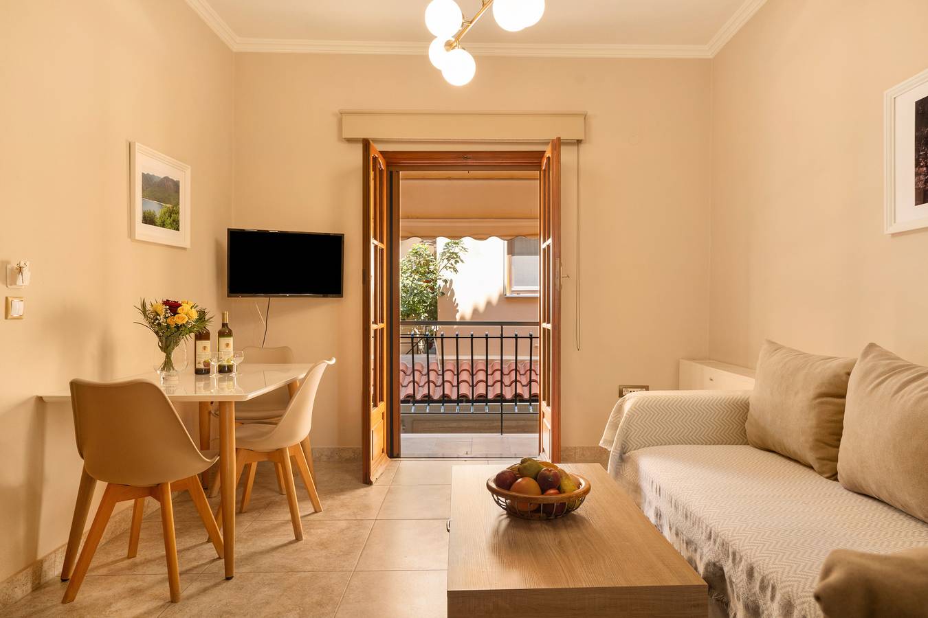 Entire apartment, Apartment 'Melissani' with Private Terrace, Wi-Fi and Air Conditioning in Argostoli, Kefalonia